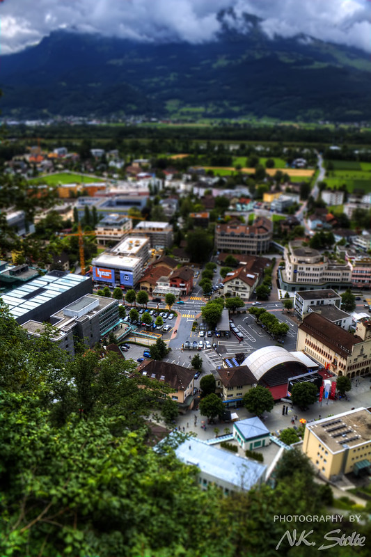 Vaduz, Liechtenstein<br/>© <a href="https://flickr.com/people/57053505@N07" target="_blank" rel="nofollow">57053505@N07</a> (<a href="https://flickr.com/photo.gne?id=8196254295" target="_blank" rel="nofollow">Flickr</a>)