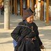 Dans les rues de Danzhai, une femme de la minorite Miao