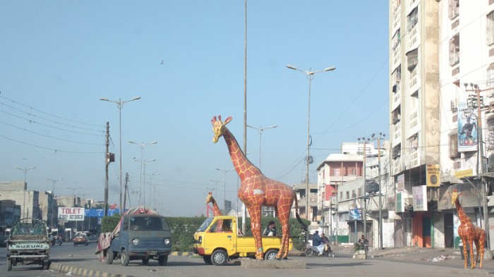 Laloo khait, Karachi<br/>© <a href="https://flickr.com/people/93784678@N00" target="_blank" rel="nofollow">93784678@N00</a> (<a href="https://flickr.com/photo.gne?id=8324771122" target="_blank" rel="nofollow">Flickr</a>)