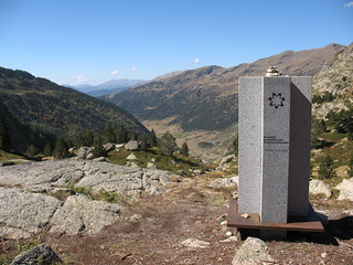 Andorra 7 06  Vall de Riu de Juclar - Monument and Vall d'Incles