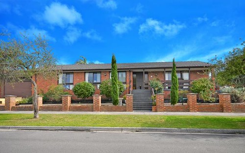 13 Darvell Cl, Wheelers Hill VIC 3150