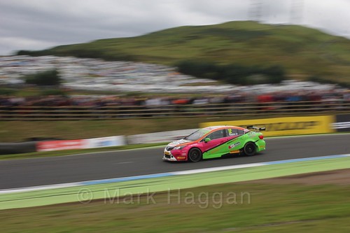 Mike Epps in BTCC race 2 during the Knockhill Weekend 2016
