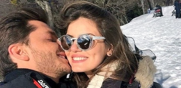 Sem assumir romance, Camila Queiroz e Klebber Toledo viajam para Argentina
