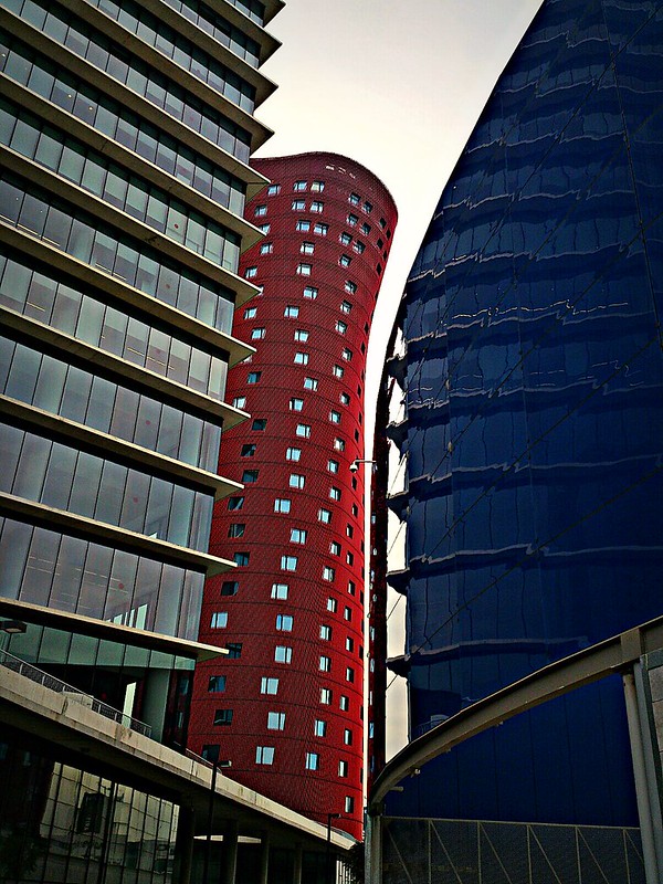 Funky towers of Barcelona<br/>© <a href="https://flickr.com/people/14838182@N00" target="_blank" rel="nofollow">14838182@N00</a> (<a href="https://flickr.com/photo.gne?id=8512982471" target="_blank" rel="nofollow">Flickr</a>)