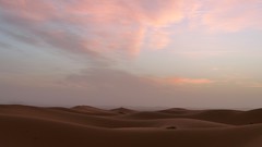 Amanecer en el desierto de Erg Chebbi • <a style="font-size:0.8em;" href="http://www.flickr.com/photos/92957341@N07/8458820306/" target="_blank">View on Flickr</a>