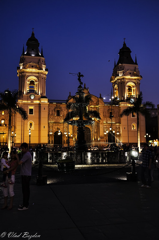 Plaza de Armas (Lima, Peru)<br/>© <a href="https://flickr.com/people/31813000@N04" target="_blank" rel="nofollow">31813000@N04</a> (<a href="https://flickr.com/photo.gne?id=7718018826" target="_blank" rel="nofollow">Flickr</a>)