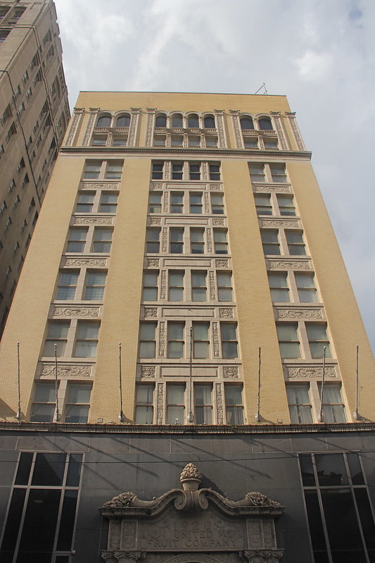 United Fruit Company Building - Saint Charles Avenue, New Orleans<br/>© <a href="https://flickr.com/people/21013862@N08" target="_blank" rel="nofollow">21013862@N08</a> (<a href="https://flickr.com/photo.gne?id=7526735216" target="_blank" rel="nofollow">Flickr</a>)