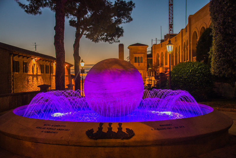 San Marino - Fountain in Liburnian Gardens Mauve<br/>© <a href="https://flickr.com/people/31068574@N05" target="_blank" rel="nofollow">31068574@N05</a> (<a href="https://flickr.com/photo.gne?id=28980950432" target="_blank" rel="nofollow">Flickr</a>)