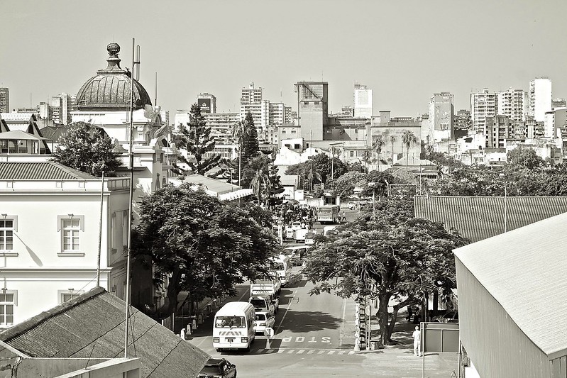 _downtown Maputo<br/>© <a href="https://flickr.com/people/54933270@N07" target="_blank" rel="nofollow">54933270@N07</a> (<a href="https://flickr.com/photo.gne?id=7793890726" target="_blank" rel="nofollow">Flickr</a>)
