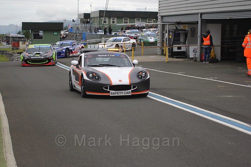 The Safety Car leads the Ginetta GT4 Supercup drivers on to the track at the BTCC Knockhill Weekend 2016