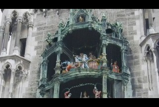 video 01 Carillon edificio exterior Ayuntamiento Plaza de Maria Marienplatz Munich Alemania