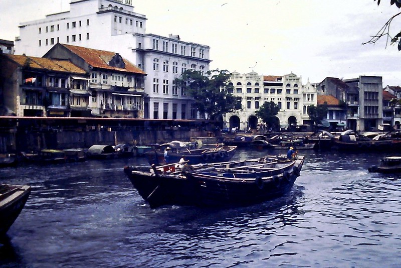 Singapore City Riverside 1969<br/>© <a href="https://flickr.com/people/79478905@N04" target="_blank" rel="nofollow">79478905@N04</a> (<a href="https://flickr.com/photo.gne?id=8352255073" target="_blank" rel="nofollow">Flickr</a>)