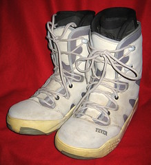 Anglų lietuvių žodynas. Žodis ski boot reiškia slidinėjimo įkrovos lietuviškai.