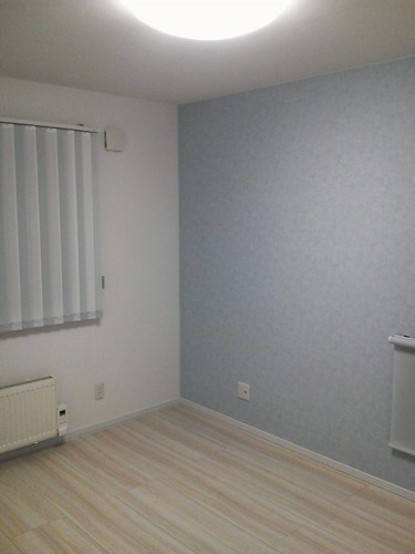 2階6畳室:縦型ブラインド交互カラー＆足...