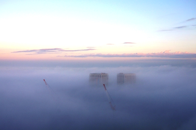 今朝の濃霧、一番街からは雲海に二番街の高...