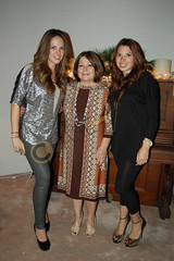 DSC_0200.JPG La festejada con sus hijas Ninfa Ochoa de Garza y Seyla Ochoa