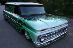 1964 Chevy Suburban • <a style="font-size:0.8em;" href="http://www.flickr.com/photos/85572005@N00/8410527091/" target="_blank">View on Flickr</a>