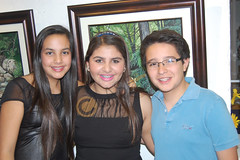 0533. Valeria Barbosa con Marcela y Ricardo Aguilar.