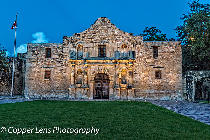 Remember the Alamo<br/>© <a href="https://flickr.com/people/9123074@N07" target="_blank" rel="nofollow">9123074@N07</a> (<a href="https://flickr.com/photo.gne?id=29472497526" target="_blank" rel="nofollow">Flickr</a>)