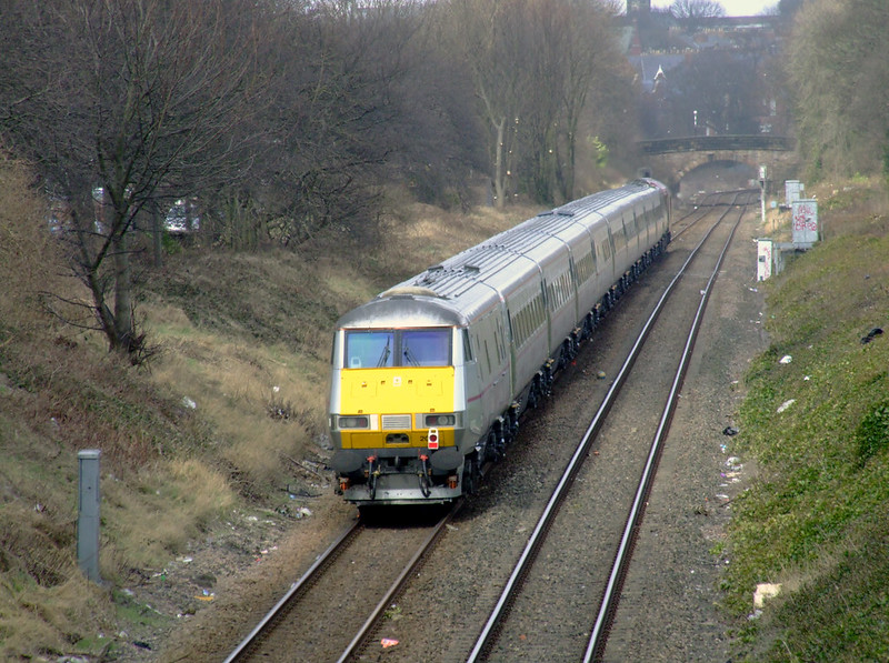 2013-03-24 @ Sunderland: 1S07 0937 Doncaster-Edinburgh: Mk4 DVT no. 82207 (hauled by Class 67 no. 67024, with Class 91 no. 91119 dead in tow) [DSCF8374]<br/>© <a href="https://flickr.com/people/66289212@N07" target="_blank" rel="nofollow">66289212@N07</a> (<a href="https://flickr.com/photo.gne?id=8586129726" target="_blank" rel="nofollow">Flickr</a>)