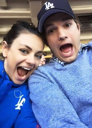 Ashton Kutcher revela que ele e Mila Kunis serão pais de um menino