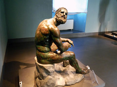Apollonius, Boxer at Rest, side view