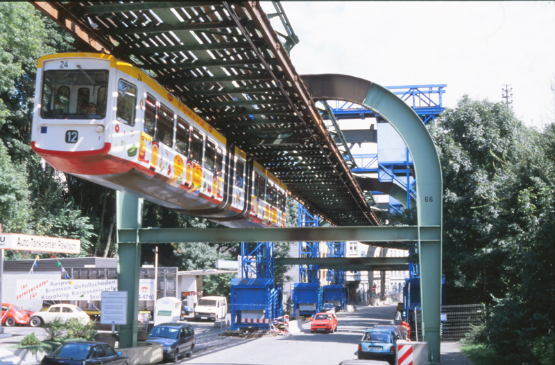 18076073-30075 Wuppertal 15 augustus 1998<br/>© <a href="https://flickr.com/people/25717227@N03" target="_blank" rel="nofollow">25717227@N03</a> (<a href="https://flickr.com/photo.gne?id=7813518242" target="_blank" rel="nofollow">Flickr</a>)