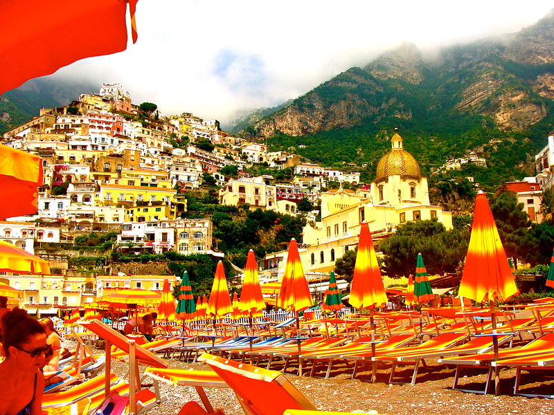 A view of Positano skyline from the beach<br/>© <a href="https://flickr.com/people/71790966@N04" target="_blank" rel="nofollow">71790966@N04</a> (<a href="https://flickr.com/photo.gne?id=7903644928" target="_blank" rel="nofollow">Flickr</a>)