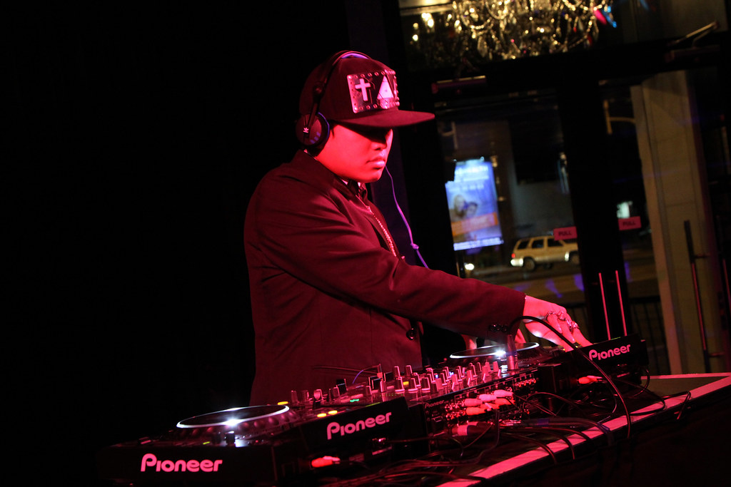 DJ (44)