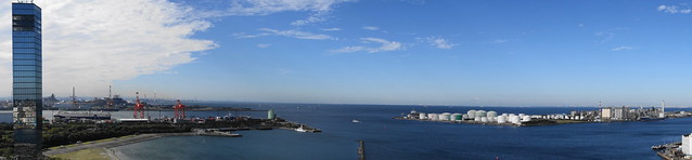 久しぶりに晴れ上がった朝の千葉港です。