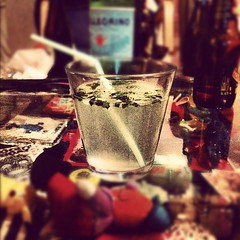 Pause cocktail. Vodka basilic shaker