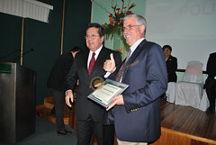 DSC_0359.JPG Ricardo Peña director del hospital Christus Muguerza recibiendo su reconocimiento.