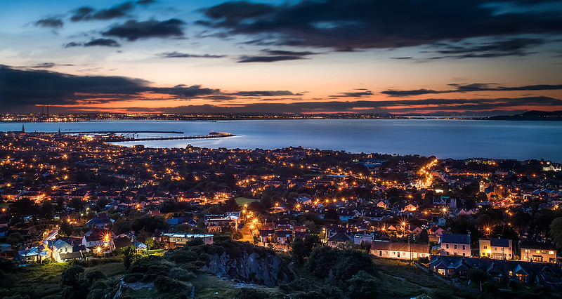 Dún Laoghaire Nightscape<br/>© <a href="https://flickr.com/people/75832343@N08" target="_blank" rel="nofollow">75832343@N08</a> (<a href="https://flickr.com/photo.gne?id=8167887792" target="_blank" rel="nofollow">Flickr</a>)