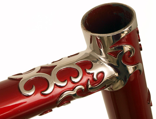 <p>Nuevo Coco upper head lug on 22-Series Artisan frameset in Waterford's classic Candy Red.  62389 <a href="http://waterfordbikes.com/w/bikes/lug-styles/neuvo-coco-custom-lugs/" rel="nofollow">Learn more</a>.</p>