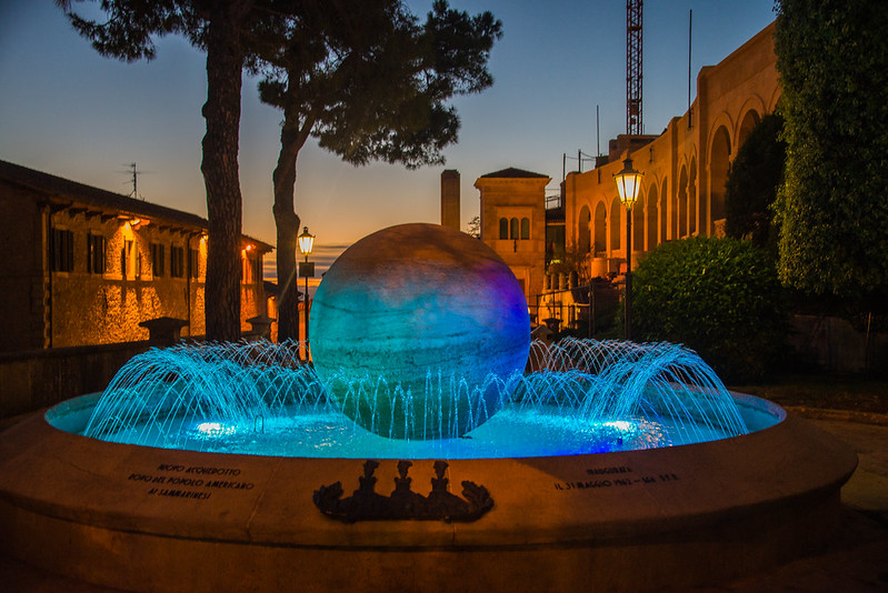 San Marino - Fountain in Liburnian Gardens Blue<br/>© <a href="https://flickr.com/people/31068574@N05" target="_blank" rel="nofollow">31068574@N05</a> (<a href="https://flickr.com/photo.gne?id=29053307836" target="_blank" rel="nofollow">Flickr</a>)