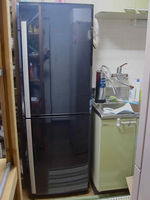 冷蔵庫あります。少し大きめの2ドアの冷蔵...