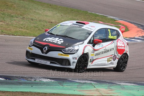 Ollie Pidgley in the Clio Cup at Rockingham, August 2016