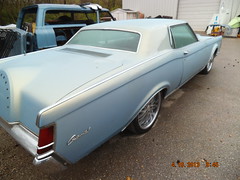 1969 Lincoln Mark III • <a style="font-size:0.8em;" href="http://www.flickr.com/photos/85572005@N00/8680108963/" target="_blank">View on Flickr</a>