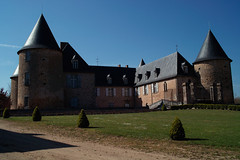 Anglų lietuvių žodynas. Žodis chateaus reiškia rūmai lietuviškai.