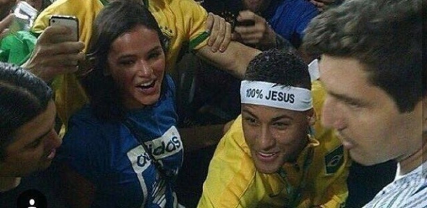 Neymar comemora ouro nos Jogos Olímpicos com Bruna Marquezine