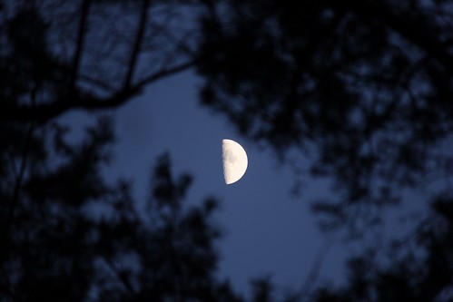 Mond über Soltau 2015 (3/10) • <a style="font-size:0.8em;" href="http://www.flickr.com/photos/69570948@N04/16196447829/" target="_blank">Auf Flickr ansehen</a>