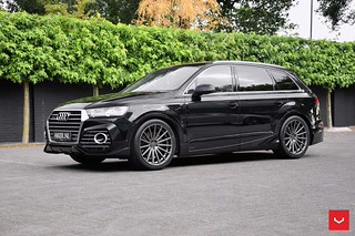 ABT Audi SQ7 on Vossen VFS2