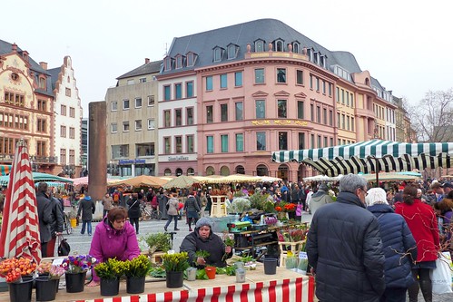 Wochenmarkt auf dem Mainzer Domplatz
