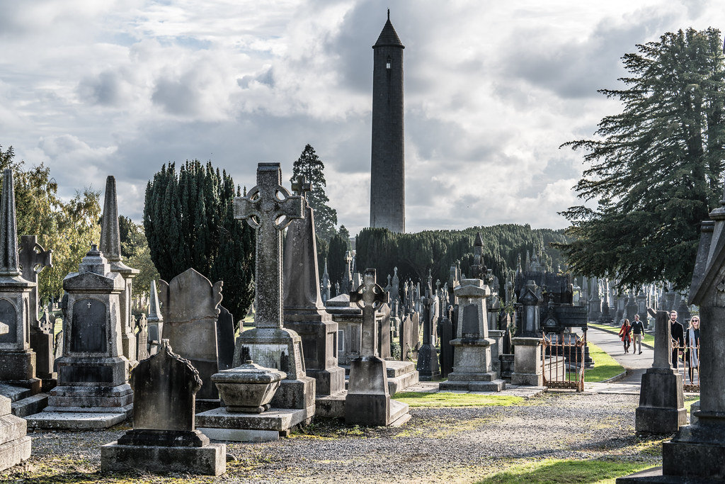 A QUICK VISIT TO GLASNEVIN CEMETERY[SONY F2.8 70-200 GM LENS]-122117