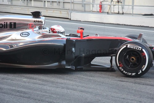 Kevin Magnussen in the McLaren pit in Formula One Winter Testing 2015