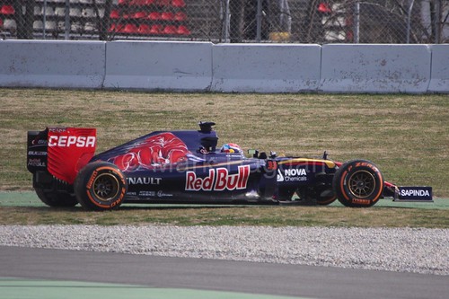Max Verstappen's Toro Rosso stops on track during Formula One Winter Testing 2015