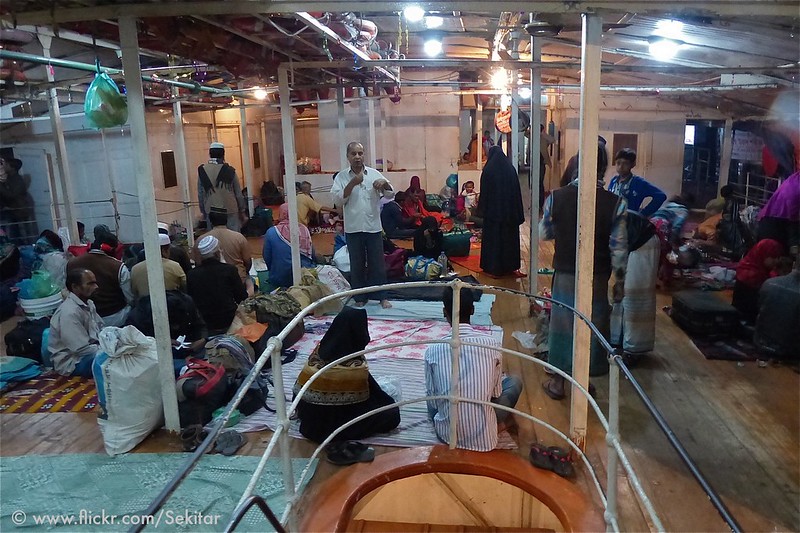 Sleeping on the main deck in an old paddle steamer, Buriganga river<br/>© <a href="https://flickr.com/people/48293483@N02" target="_blank" rel="nofollow">48293483@N02</a> (<a href="https://flickr.com/photo.gne?id=16482911428" target="_blank" rel="nofollow">Flickr</a>)