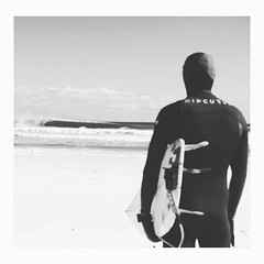 #thewinteriscoming y en la #surfshop de #elSardi ya nos estamos preparando para que tengáis el mejor material de #surf para que no paséis frío 🌊❄️🌊❄️ #ripcurl #quiksilver #roxy #wetsuit #professionalsurfschool #bajosdeelsardi