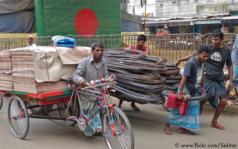 Hard work in Old Dhaka<br/>© <a href="https://flickr.com/people/48293483@N02" target="_blank" rel="nofollow">48293483@N02</a> (<a href="https://flickr.com/photo.gne?id=16048172524" target="_blank" rel="nofollow">Flickr</a>)
