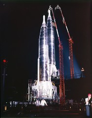 Anglų lietuvių žodynas. Žodis space-launch reiškia kosmoso paleidimas lietuviškai.